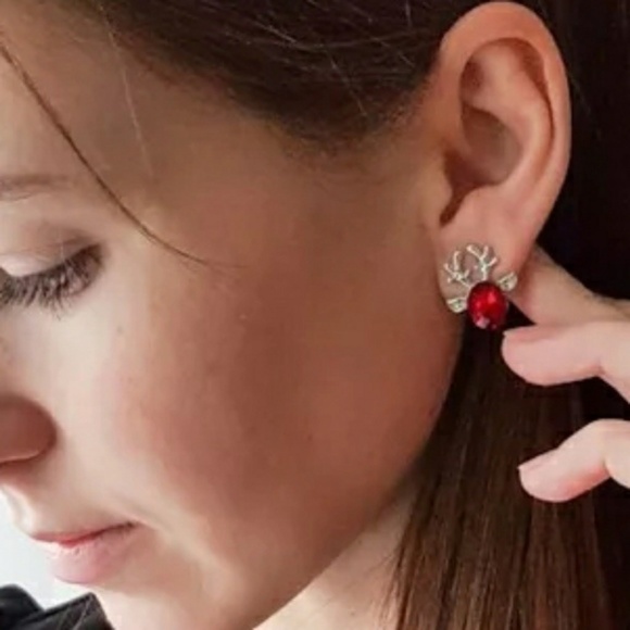 Cute Reindeer Silver Crystal Earrings 💕 - Picture 3 of 4